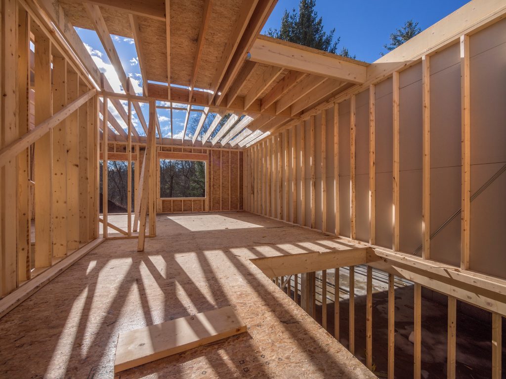 Ossature d'une maison neuve en construction